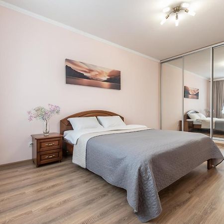 Осокорки Русовой 3 Lejlighed Kiev Eksteriør billede